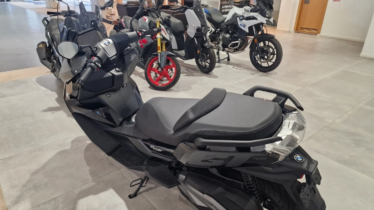 BMW C 400 GT scooter de segunda mano en Málaga, moto deportiva y cómoda para viajes urbanos y largos